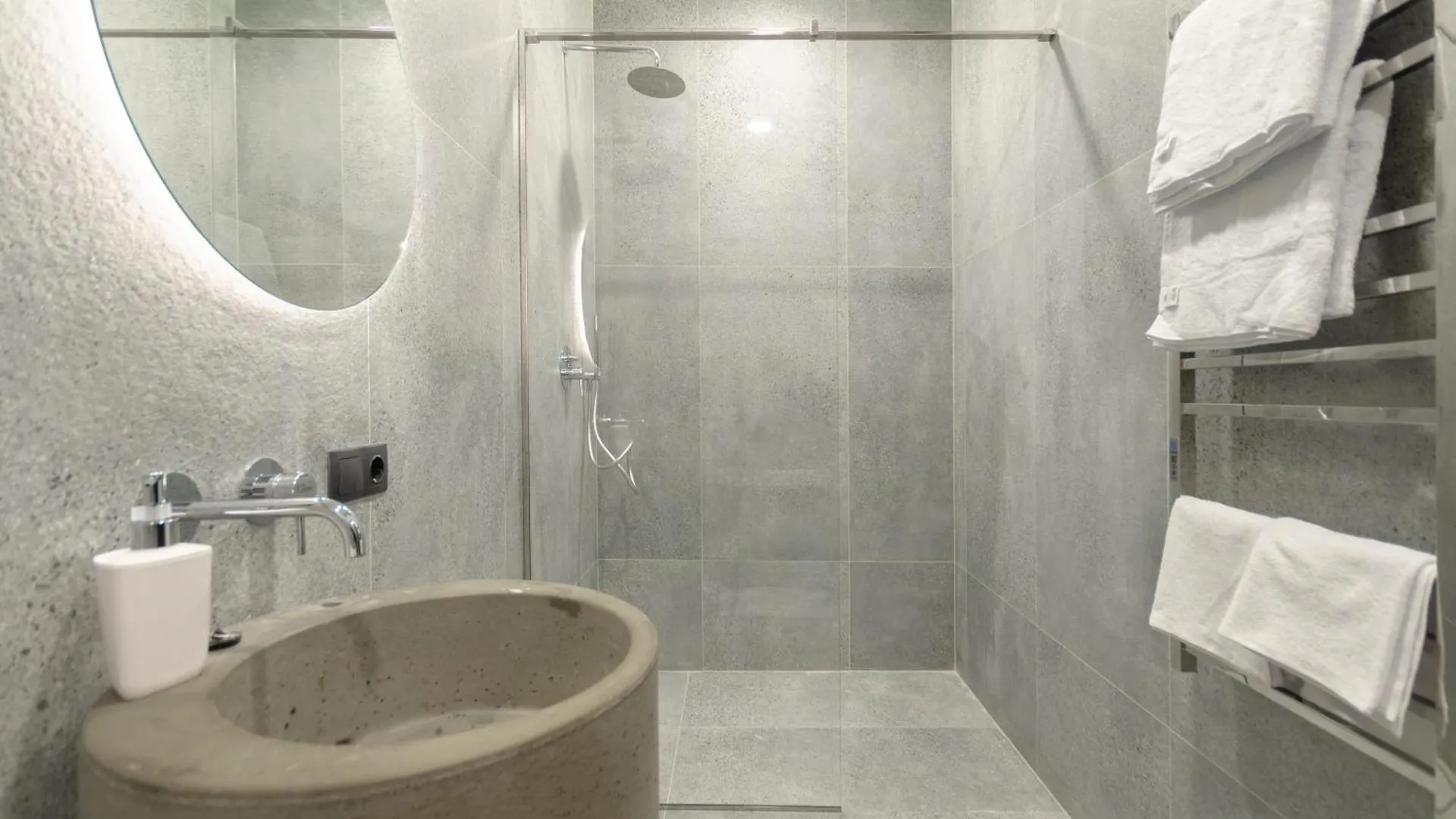 Petrovdom Apartments 9-223 In Rc Yaroslaviv Grad, Bulvarno-Kudriavska 17 Kiev