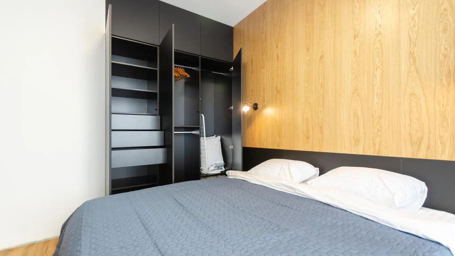 Petrovdom Apartments 9-223 In Rc Yaroslaviv Grad, Bulvarno-Kudriavska 17 Kiev Ukrayna