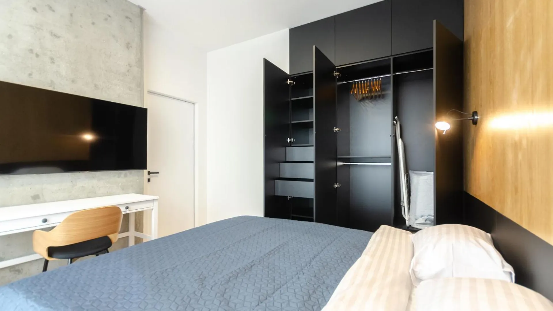 Petrovdom Apartments 9-223 In Rc Yaroslaviv Grad, Bulvarno-Kudriavska 17 Kiev
