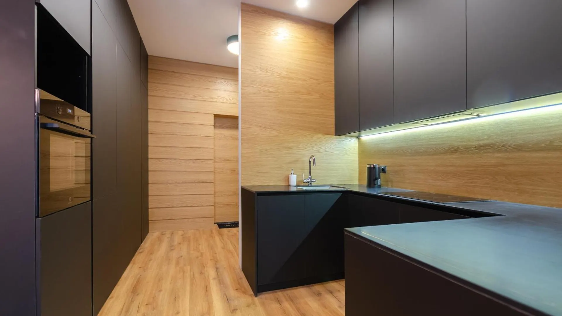 Petrovdom Apartments 9-223 In Rc Yaroslaviv Grad, Bulvarno-Kudriavska 17 Kiev