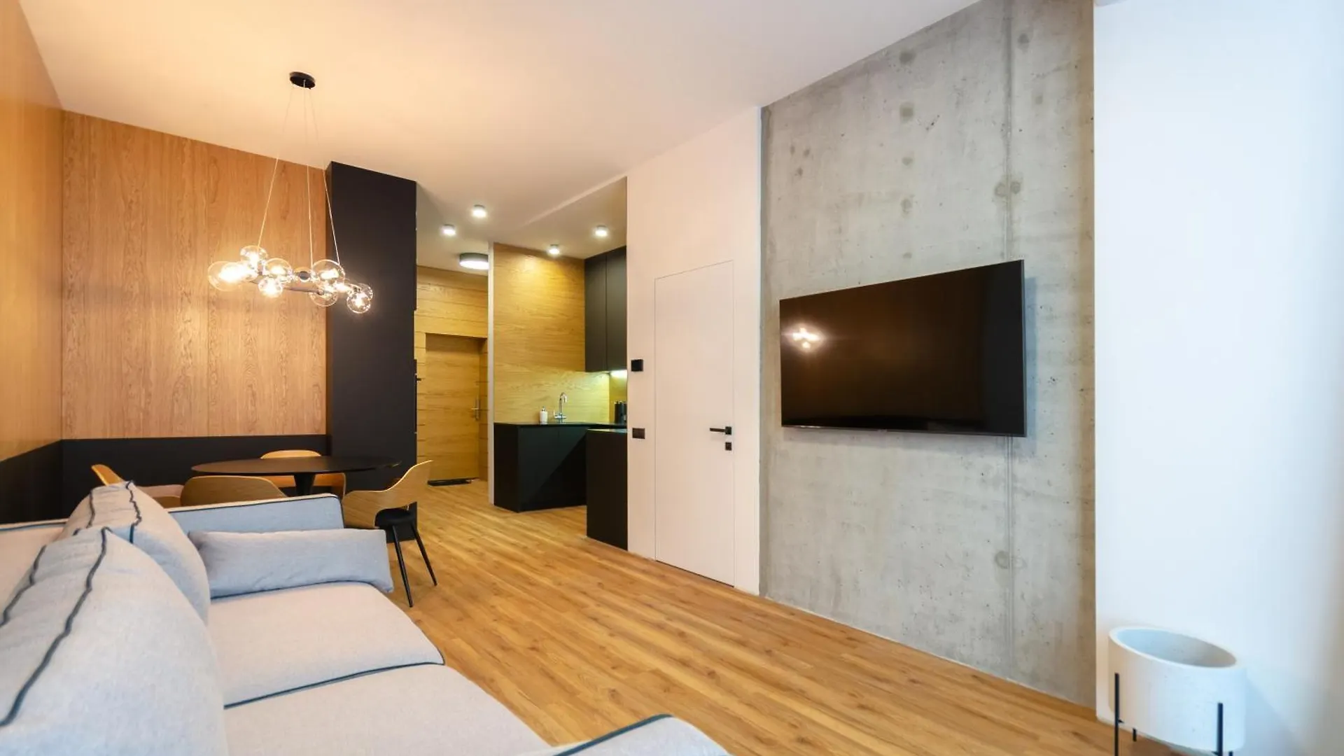 Petrovdom Apartments 9-223 In Rc Yaroslaviv Grad, Bulvarno-Kudriavska 17 Kiev 0*,