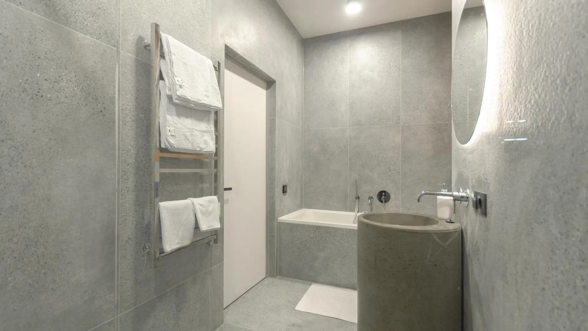 Petrovdom Apartments 9-223 In Rc Yaroslaviv Grad, Bulvarno-Kudriavska 17 Kijev 0*,  Ukrajna